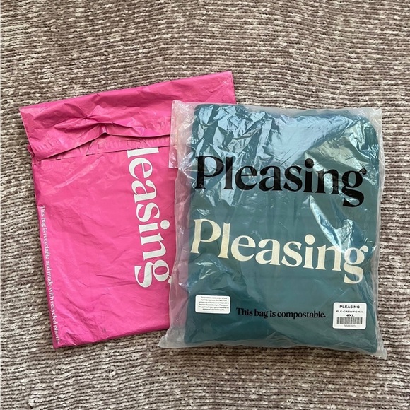 The Pleasing Crewneck in Forest Green - Picture 3 of 3